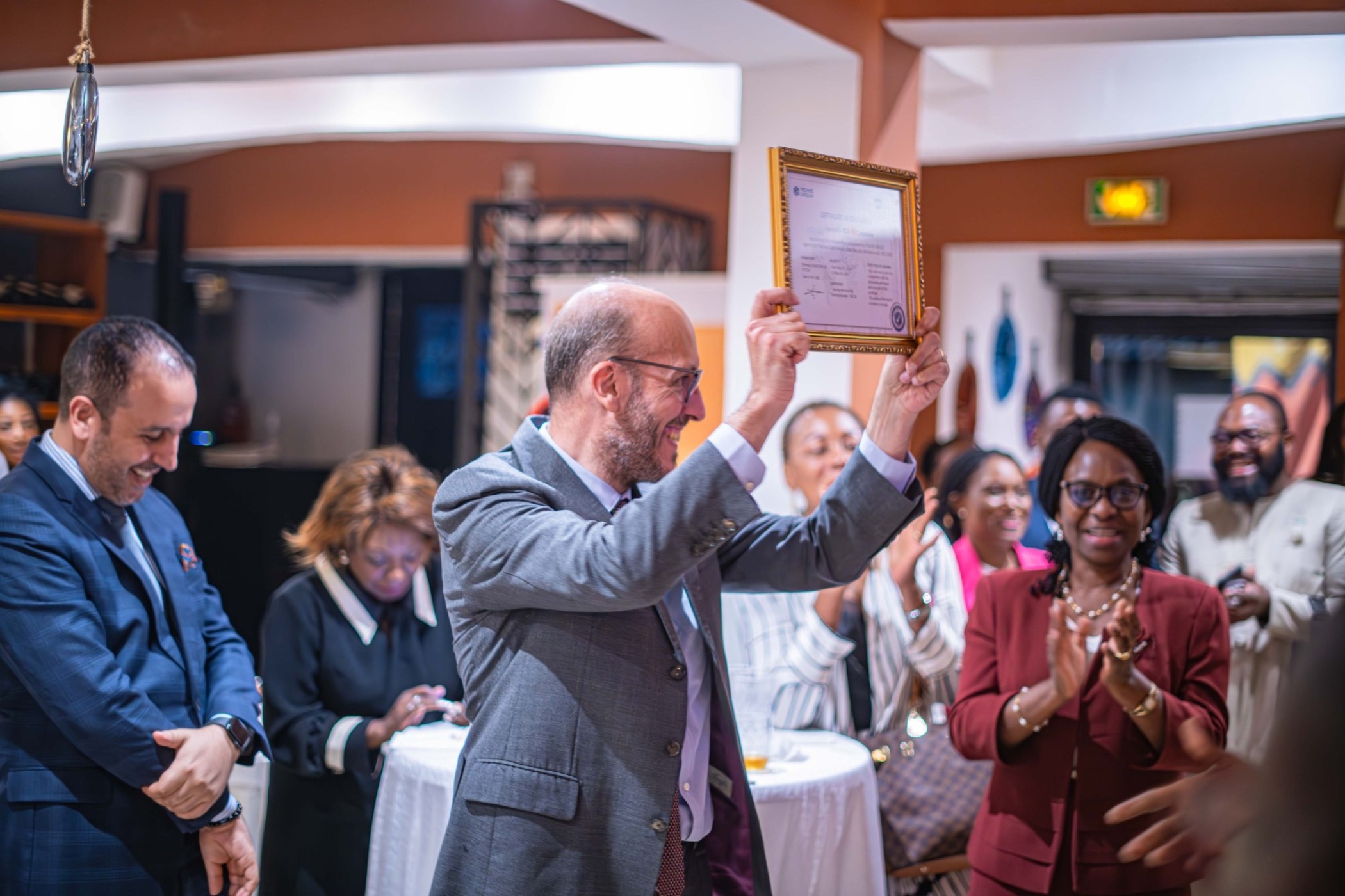 SCB Cameroun célèbre l’obtention la certification PCI DSS / SCB Cameroun celebrates the obtention of its PCI DSS certification